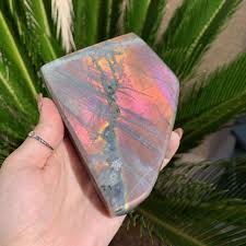 Sunset Labradorite Meaning: Transformation, Awakening & Personal Magic