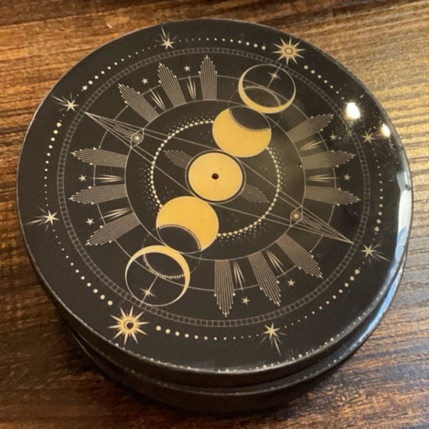 Round incense burner